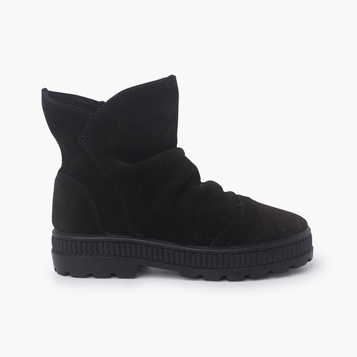 Botas camurça efeito enrugado Preto