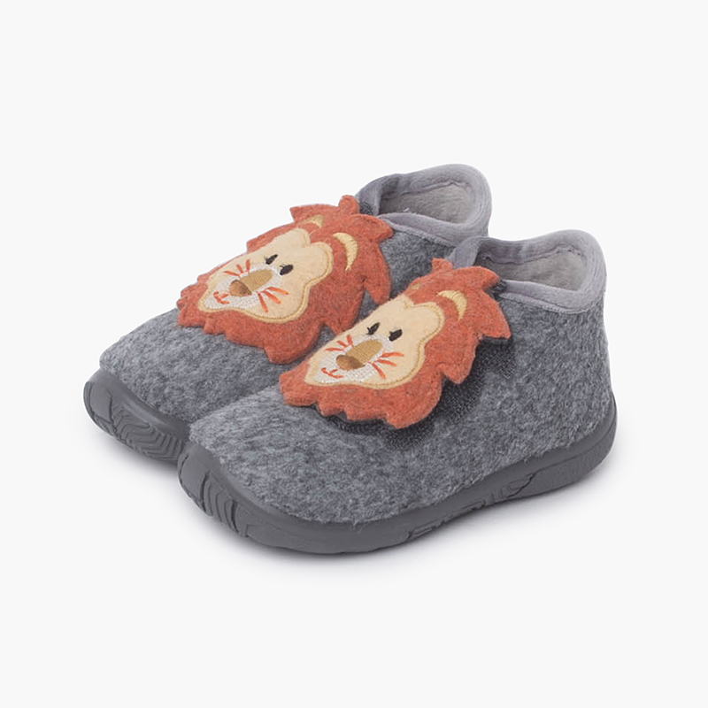 Pantufas primeiros passos animais Leão