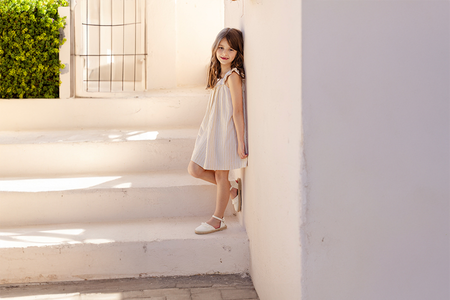 Alpercatas menina folhos e fivela