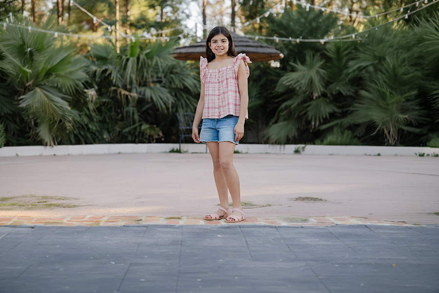 Sandália barefoot cruzada fecho aderente