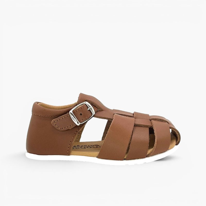Sandálias barefoot fechadas pele criança