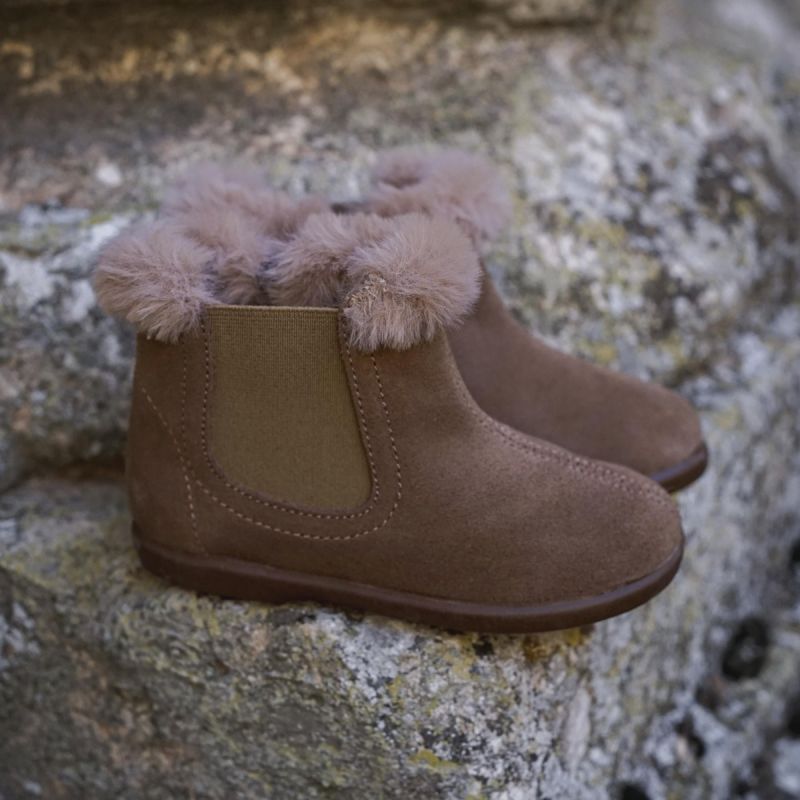 Botins tipo Chelsea menina com rebordo pelinho