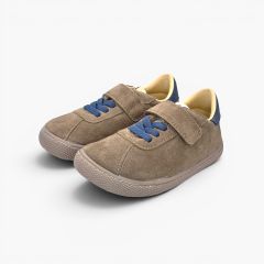 Sapatilhas barefoot efeito camurça fecho combinado Taupe