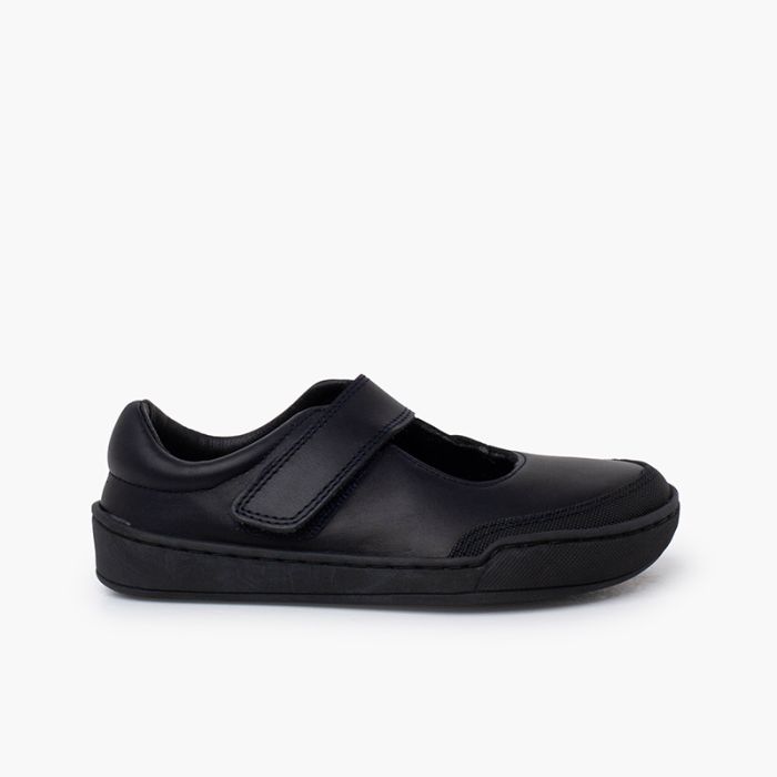 Merceditas colegiais barefoot pele menina