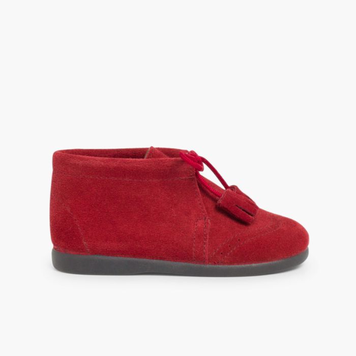 Botas Camurça com Picotado e Berloques