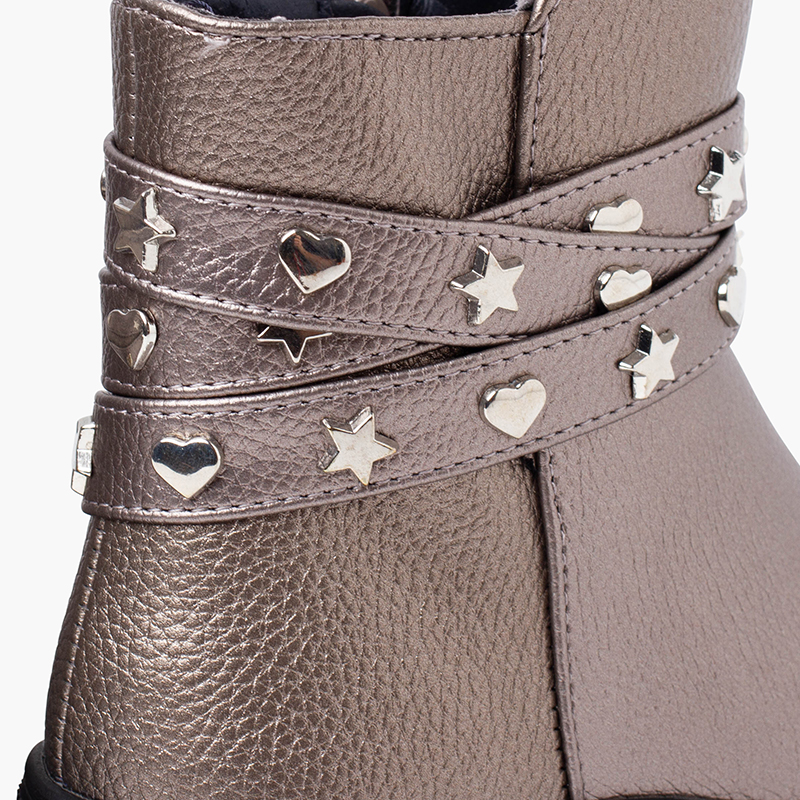 CORAÇÕES E ESTRELAS